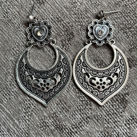 Silver earrings with heard and Rhinestone earrings - Picture 3 of 3